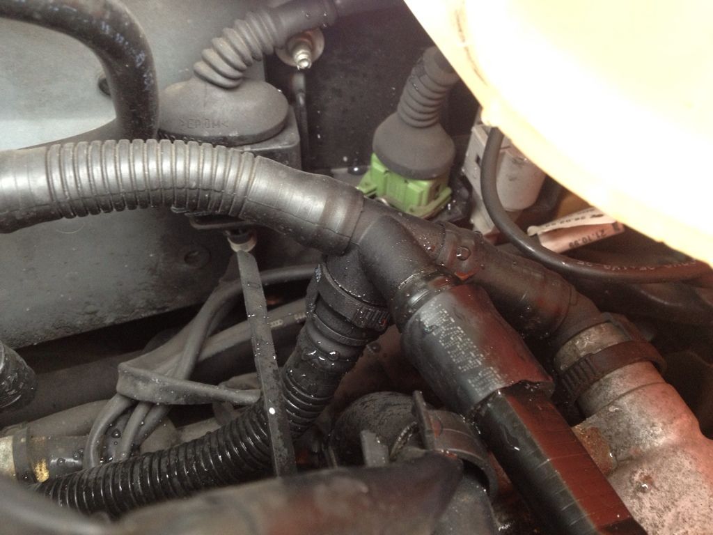 PCV Valve hose split ! UKPassats